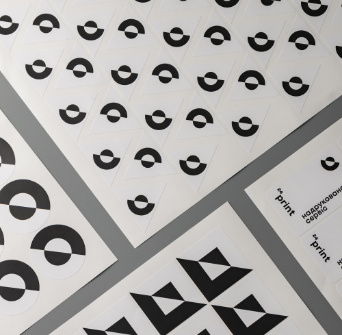 Печать ламинированных наклеек