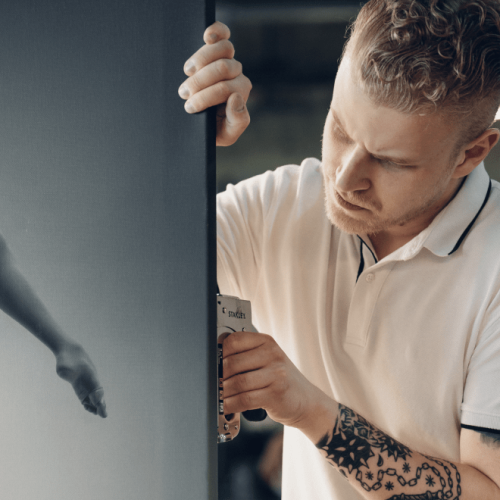 Натяжка холста на подрамник